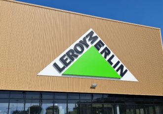 Fabrication de l'enseigne Leroy Merlin